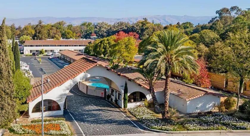 Super 8 By Wyndham San Jose Airport Motel Santa Clara Exterior photo